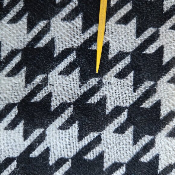 Lightweight Woven Wool Floral Houndstooth Scarf - Picture 5 of 8